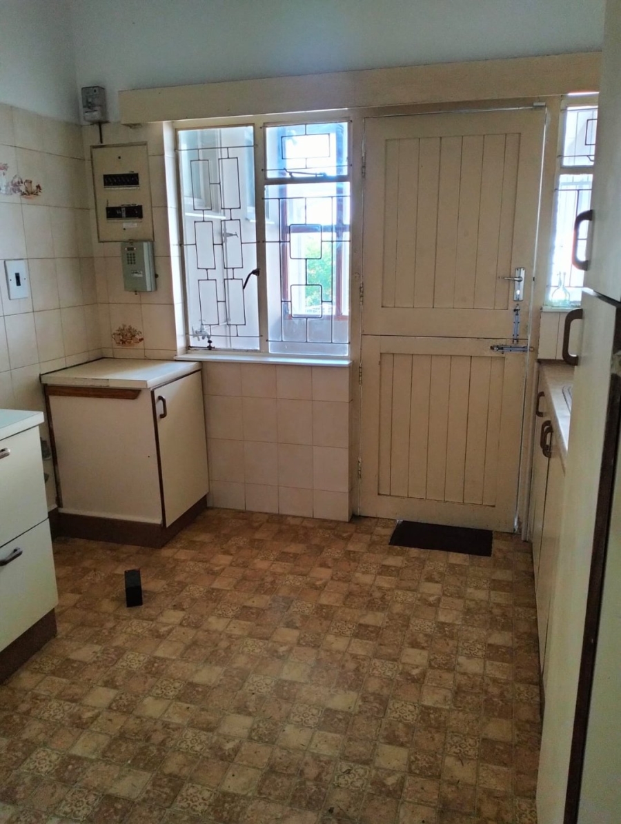 5 Bedroom Property for Sale in Sunnyridge Eastern Cape